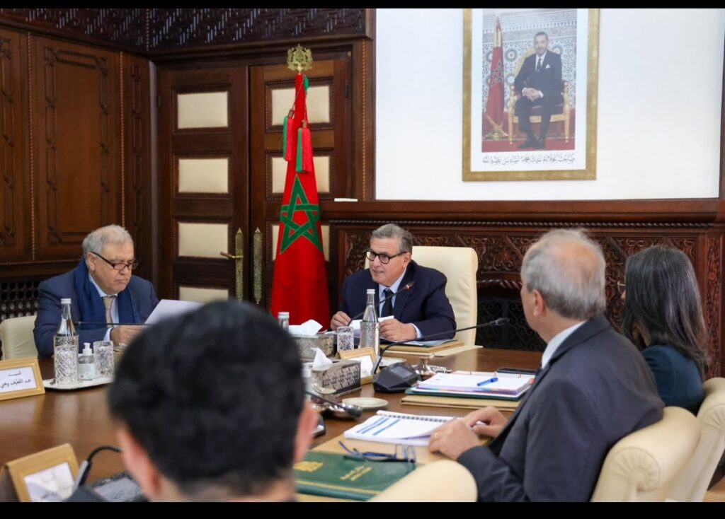 ثورة “ساتل”: الحكومة المغربية تمنح الضوء الأخضر لتجديد تراخيص كبار فاعلي الاتصالات