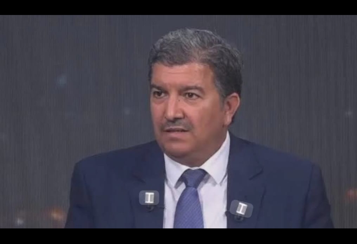 وزير الاتصال الجزائري… والهروب إلى الخارج