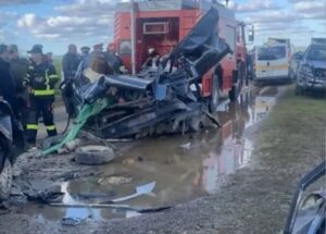 فاجعة طرقية: 4 قتلى في حادثة سير مروعة جراء “دهس” شاحنة لسيارتين