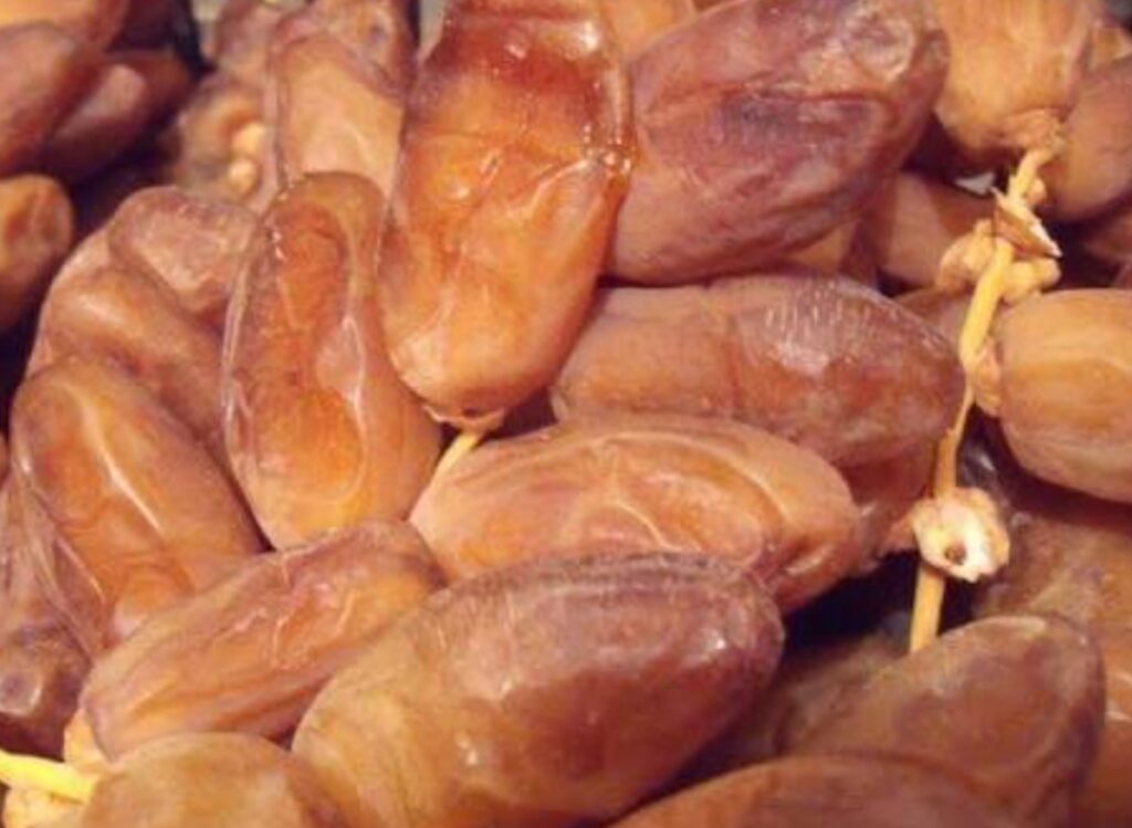 ارتفاع طفيف في أسعار التمور قبيل شهر رمضان، ومهنيون يوضحون الأسباب