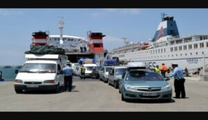 سوء الأحوال الجوية يشل حركة الشحن بين المغرب وإسبانيا، ويحول ميناء الجزيرة الخضراء إلى نقطة اختناق