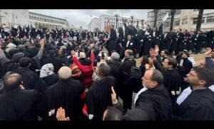 مشروع قانون المحاماة يشعل الاحتجاجات أمام وزارة العدل بالرباط