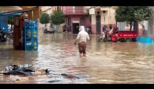 طوارئ في القصر الكبير.. واد اللوكوس يهدد الأحياء السكنية والسلطات تسابق الزمن لمنع كارثة