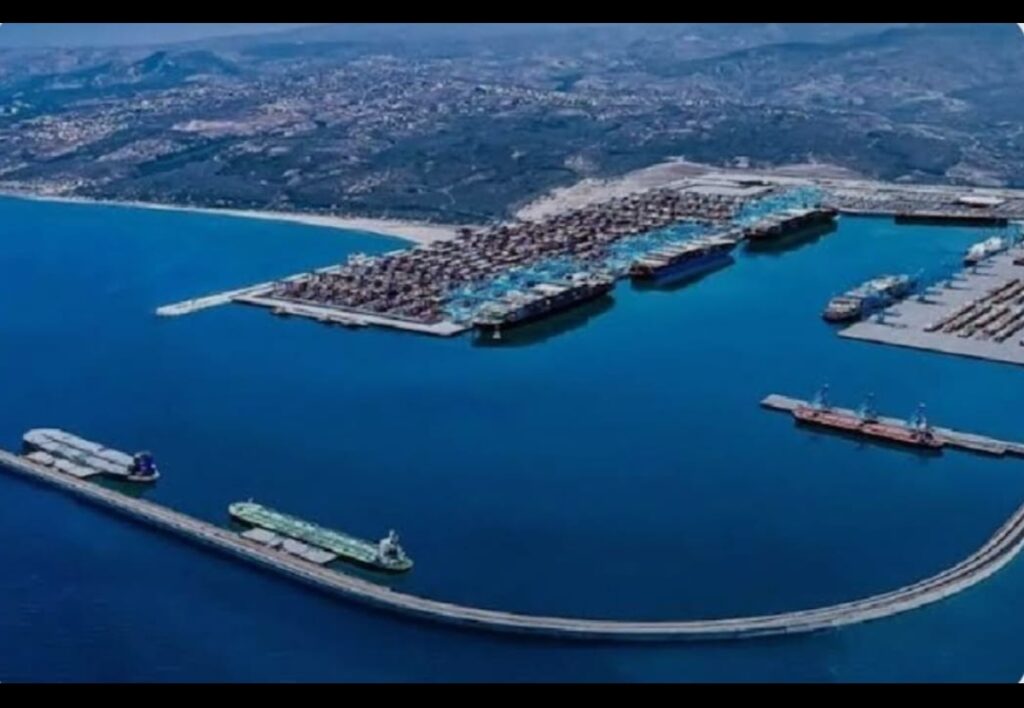 السياسة المينائية بالمغرب: رؤية ملكية رائدة تعيد تموقع المملكة في قلب التجارة العالمية