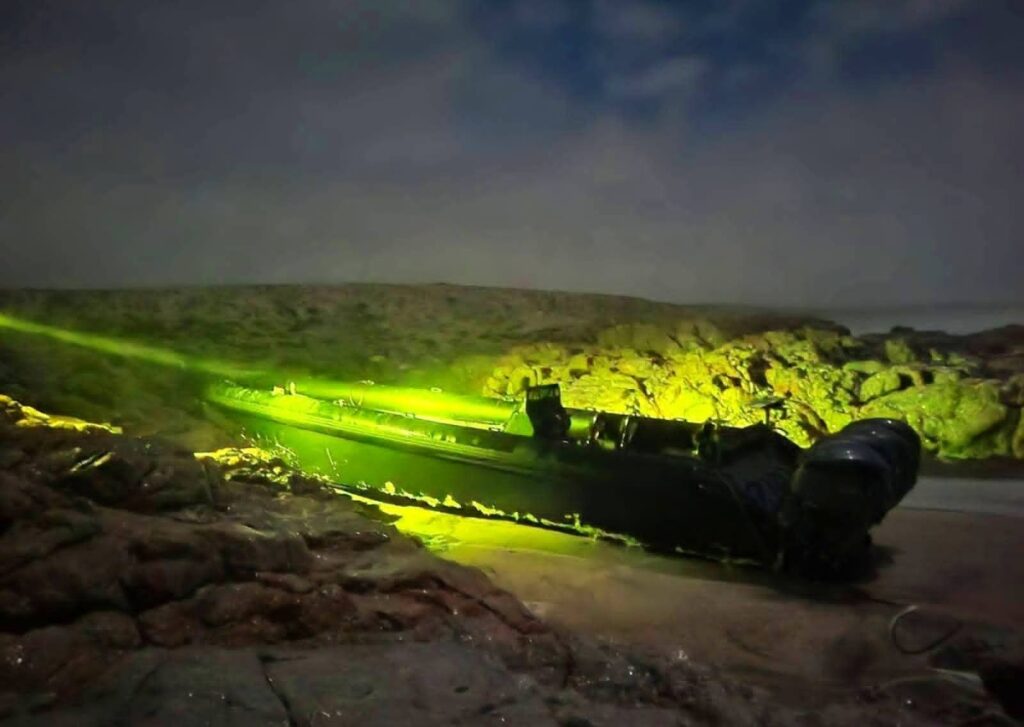 لغز “الفانطوم” على شواطئ تيزنيت.. قارب سريع يستنفر سلطات سيدي بولفضايل