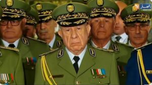 64 سنة من الدعاية: كيف صنع النظام العسكري الجزائري كراهيةً مصطنعةً تجاه المغرب، وكيف فضحتها كأس إفريقيا