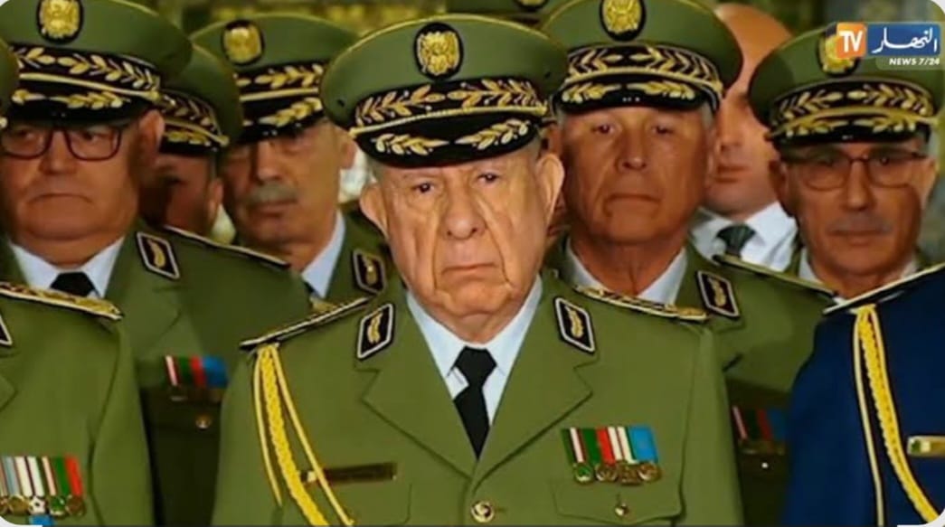 64 سنة من الدعاية: كيف صنع النظام العسكري الجزائري كراهيةً مصطنعةً تجاه المغرب، وكيف فضحتها كأس إفريقيا