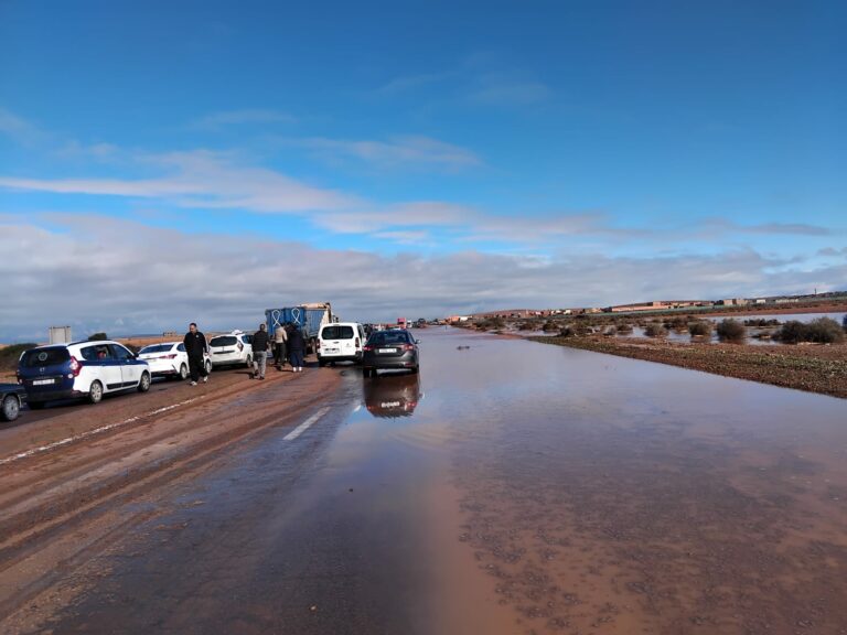 أمطار طوفانية تقطع شريان “تيزنيت – أكادير”: فيضانات ماسة تشل حركة المرور واستنفار أمني يعقب الحادث (+صور )