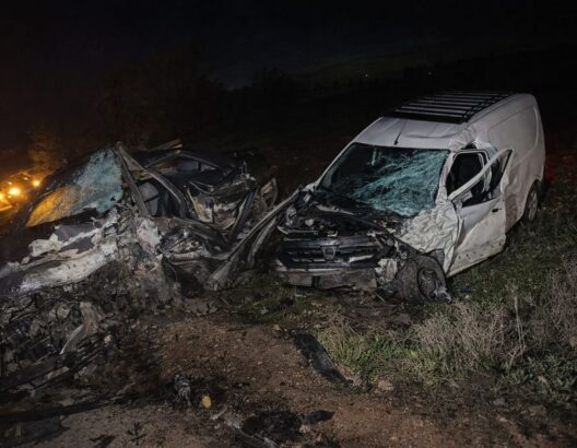 اصطدام متسلسل للسيارات ينهي حياة شخصين ويرسل آخرين إلى المستشفى