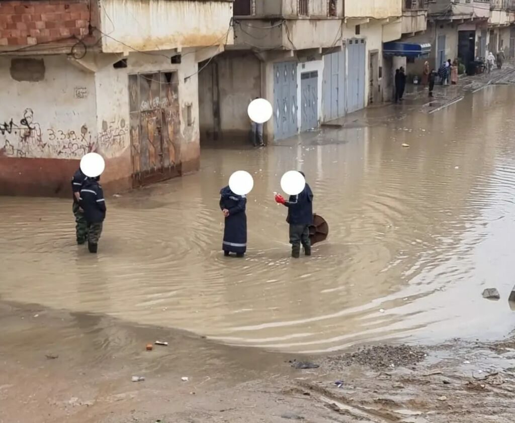 التساقطات تغرق مدينة القصر الكبير وتكشف هشاشة البنية التحتية بعدد من الأحياء