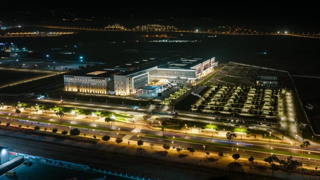 إغلاق مرابد المستشفى الجامعي بأكادير يفاقم معاناة المرضى وأسرهم