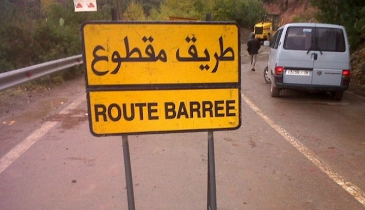 تساقطات مطرية غزيرة تتسبب في انقطاع الطريق بين تزنيت وأكادير