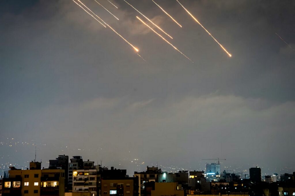 أمريكا وإسرائيل تشنّان هجومًا واسعًا على إيران وانفجارات تهز طهران ومدنًا رئيسية