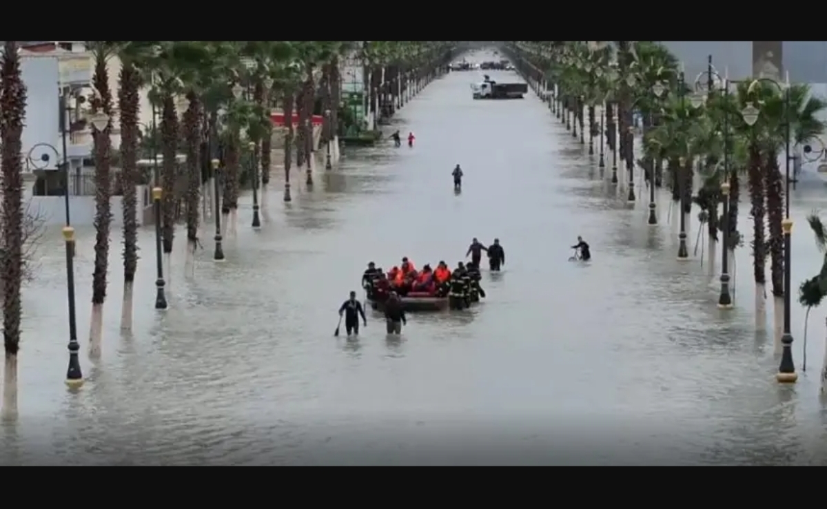 "خطر غير مسبوق".. القصر الكبير تعلن الإخلاء الشامل والإغلاق التام لمواجهة الفيضانات