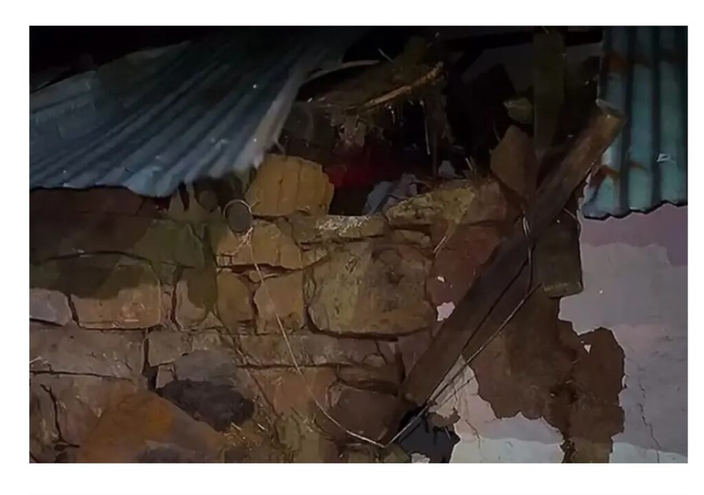 “فاجعة بوجارية”.. السيول تبتلع منزلاً وتنهي حياة ثلاث نساء من أسرة واحدة بإقليم العرائش