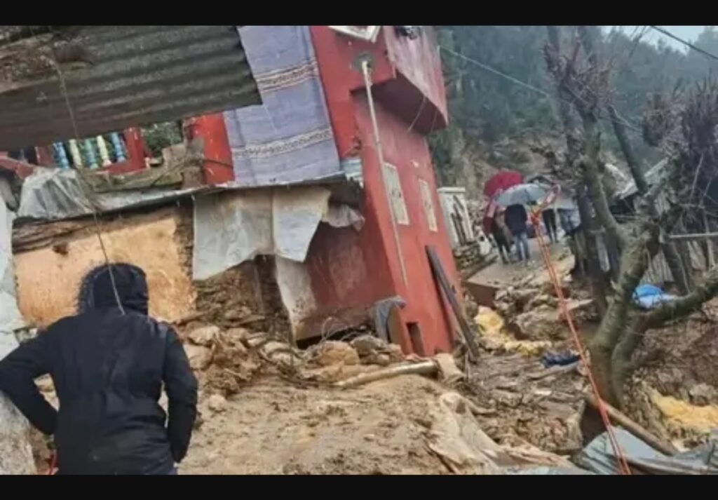 كارثة طبيعية بالحسيمة: السيول تعزل دوار “قلعة مروان” وصرخات استغاثة لإنقاذ السكان