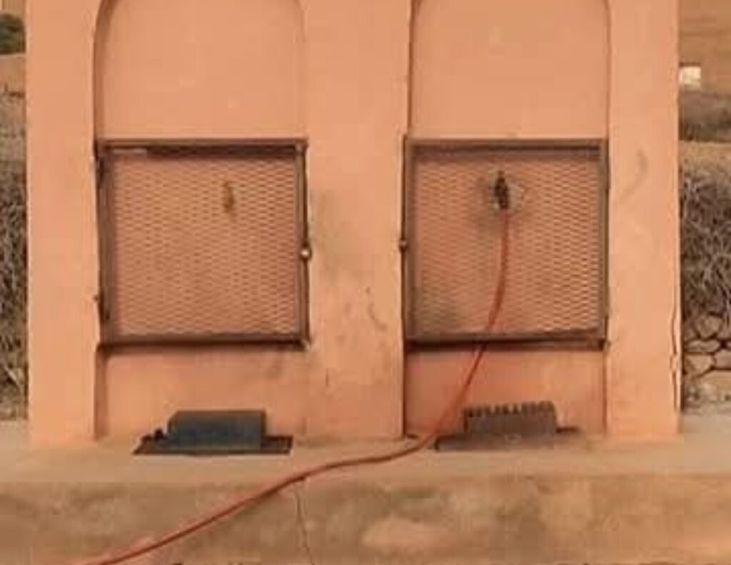 تزنيت: الزيادة في تسعيرة الماء الصالح للشرب تثير استياء في قرية “أزويكا”، وسط دعوات إلى مراجعة القرار