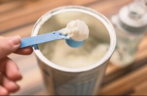 بعد الجدل الواسع.. “أونسا” تتحرك لسحب دفعات من حليب الرضع في المغرب