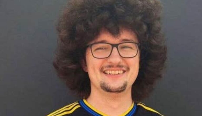 وست هام يغتال حلم “فرانك إيليت”.. لماذا يرفض شعر مشجع مانشستر يونايتد “الوداع”؟