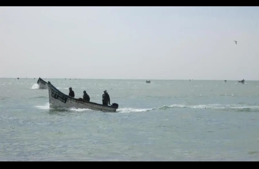 فجر مأساوي بسواحل إمي ودار إثر انقلاب قارب صيد تقليدي