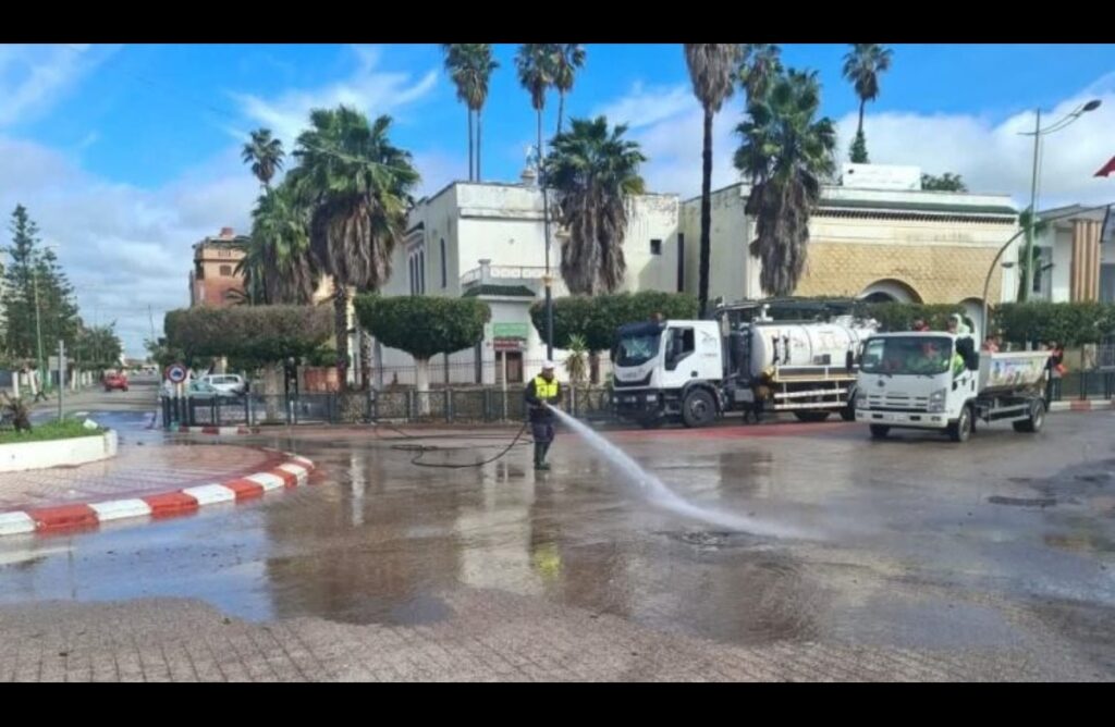 جهود متواصلة لإعادة الحياة إلى شوارع القصر الكبير بعد الفيضانات الأخيرة