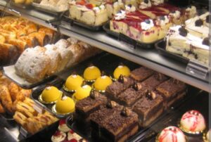 تحذير من “تدوير الحلويات” في المخابز: خطر صحي يهدد المستهلكين خلال رمضان