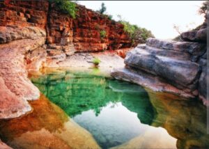 مواطنون يطلقون نداء لتعزيز تدابير السلامة في “وادي الجنة” بضواحي أكادير