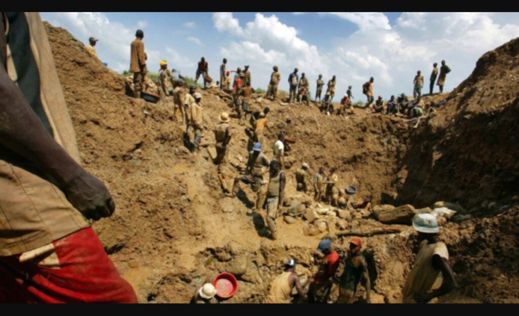 مأساة الذهب في غينيا: رحلة البحث عن الرزق تنتهي بمصرع 11 شخصاً تحت ركام منجم محظور