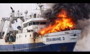 20 بحارا ينجون من كارثة على متن سفينة صيد مشتعلة