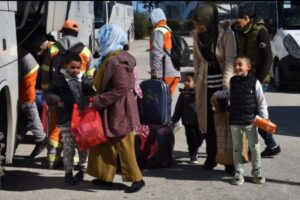 السلطات المحلية تواصل عمليات إجلاء السكان في المناطق المتضررة من الفيضانات