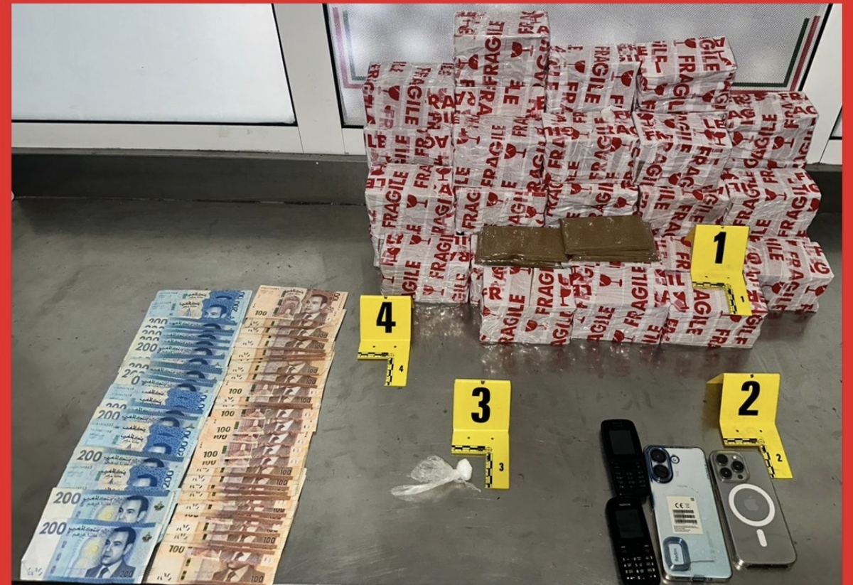 أكادير : توقيف شرطي متلبسا بحيازة 22 كيلوغراما من الشيرا والكوكايين بسيارته