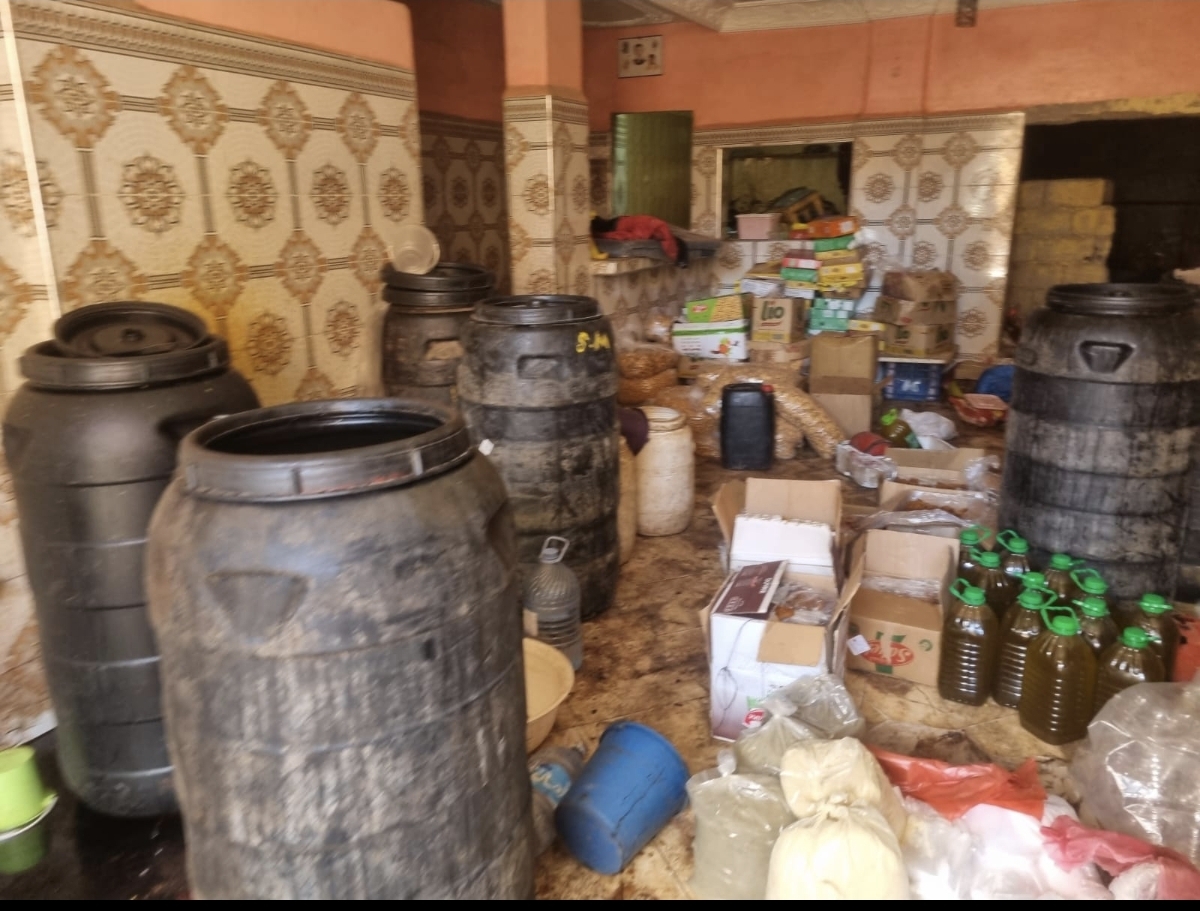 تارودانت:الدرك الملكي بإغرم يباغث مستودعًا سريًا لتخزين مواد غذائية فاسدة