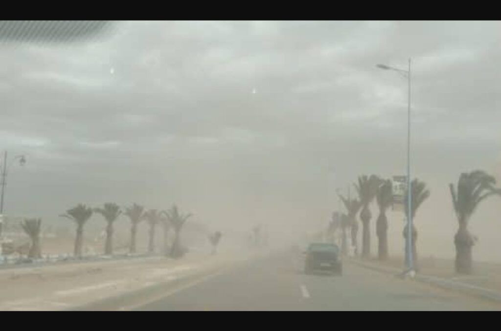 خسائر جسيمة في أكادير جراء رياح عاتية وعواصف رملية تضرب المدينة