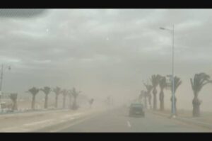 خسائر جسيمة في أكادير جراء رياح عاتية وعواصف رملية تضرب المدينة