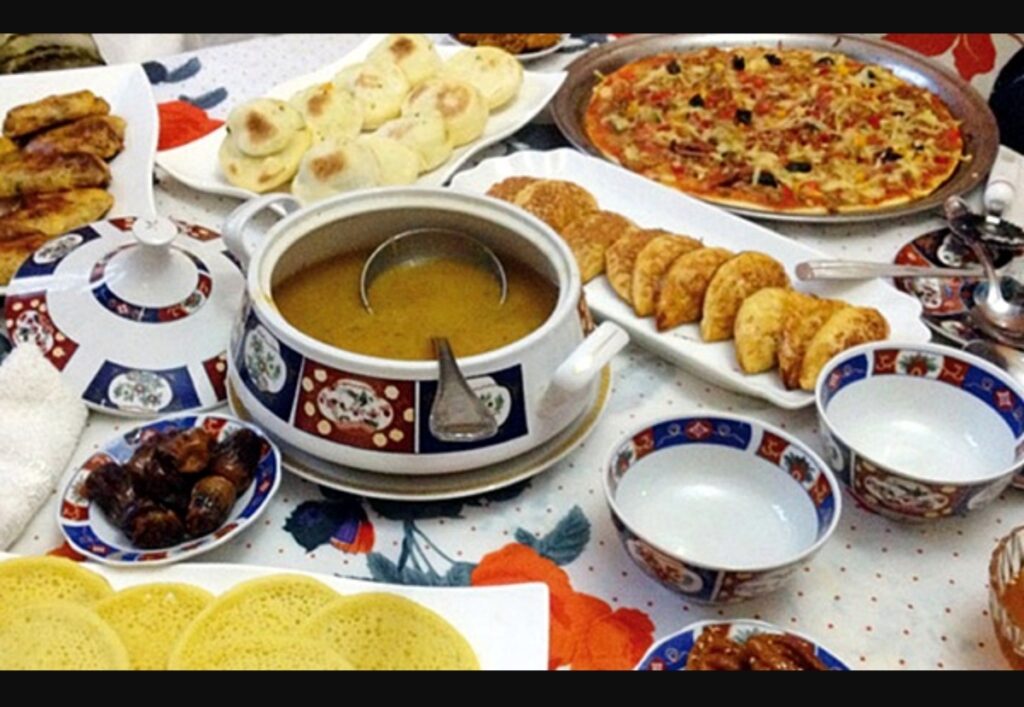 جدل وجبات الإفطار الرمضاني في دور الطلبة يعود إلى الواجهة، وفعاليات حقوقية تدخل على الخط