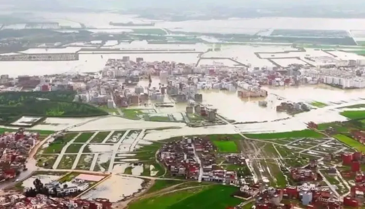 خبراء الصحة يحذرون من الأوبئة والتلوث في القصر الكبير بعد الفيضانات