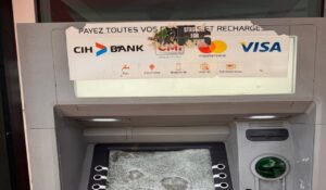 أكادير: تكرار تخريب وكالة بنكية بتالبرجت يثير استياء المواطنين، وعناصر الأمن تدخل على الخط