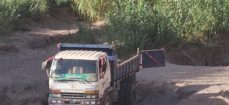 فعاليات تنبه إلى استفحال ظاهرة سرقة الرمال بتارودانت، وسط مطالب بتدخل الجهات الوصية