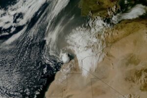 سحابة غبار صحراوي كثيفة فوق المغرب: ماذا يحدث؟ ولماذا الآن؟