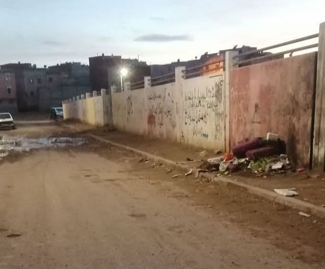أيت ملول: “كارثة بيئية صامتة” بجوار ثانوية الصفاء تثير استياء الساكنة، وتستدعي تدخلا عاجلا