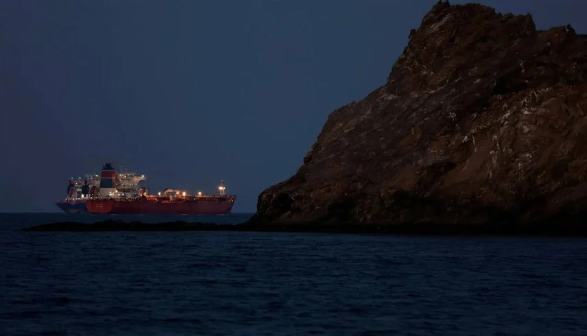 اشتعال مضيق هرمز: هجمات صاروخية تستهدف 3 سفن شحن وتصاعد خطير في وتيرة المواجهات البحرية