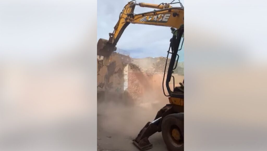 السلطات تباشر هدم المباني الآيلة للسقوط بالدشيرة