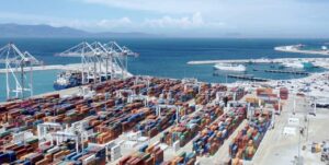 اختناق الموانئ يربك التجارة بالمغرب.. حاويات عالقة وأسعار مرشحة للارتفاع