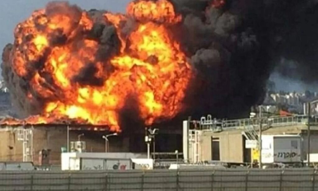 الحرب على إيران تتصاعد: إسرائيل تقصف خزانات نفط في طهران وإيران ترد بضرب مصفاة حيفا