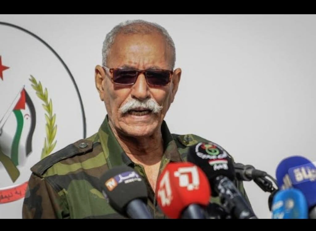 حين يلقي الماضي خطابًا… ويصفّق له الفراغ”