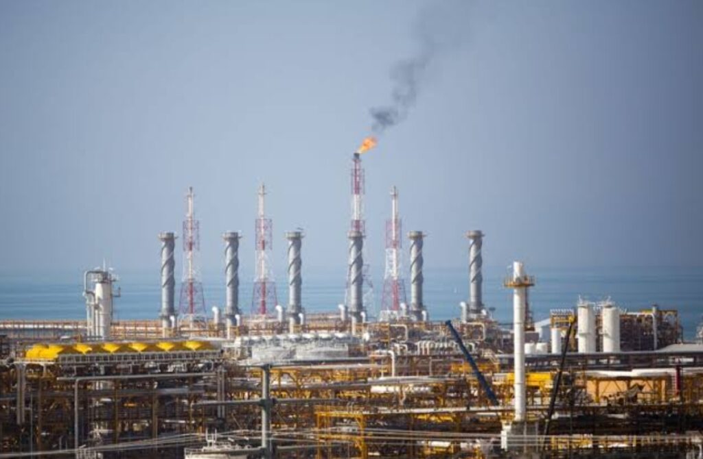 قطر تعلق إنتاج الغاز الطبيعي المسال وسط تصعيد إقليمي