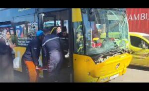 نجاة ركاب حافلة من حادث مفاجئ خلال نهار رمضان