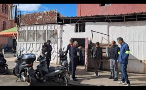 حجز كميات من الحلويات والمواد الفاسدة بعد مداهمة مخبزة شهيرة