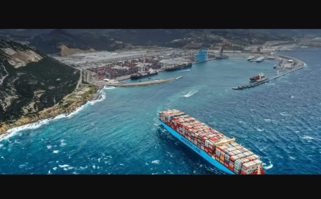 طنجة المتوسط في قلب الإعصار: كيف حولت أزمة الخليج الميناء المغربي إلى “ملاذ إجباري” تحت الضغط؟