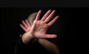 تلميذة تتعرض لاعتداء غامض بعد رجوعها من المدرسة